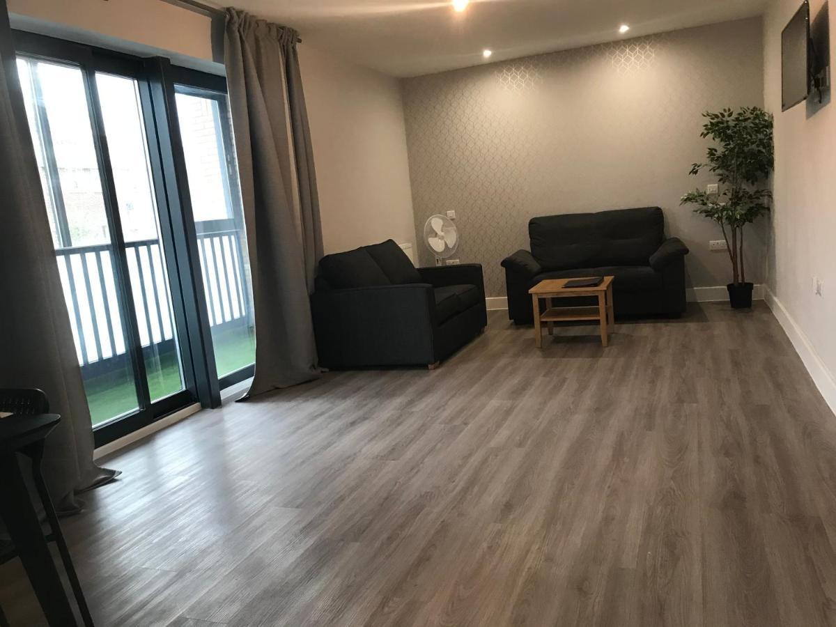 Apartments Heathrow - Hounslow Cranford ภายนอก รูปภาพ